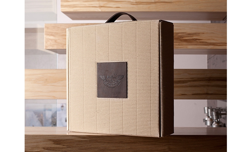 銀行圣誕禮物包裝盒設計-郵票與皮革產品包裝盒設計